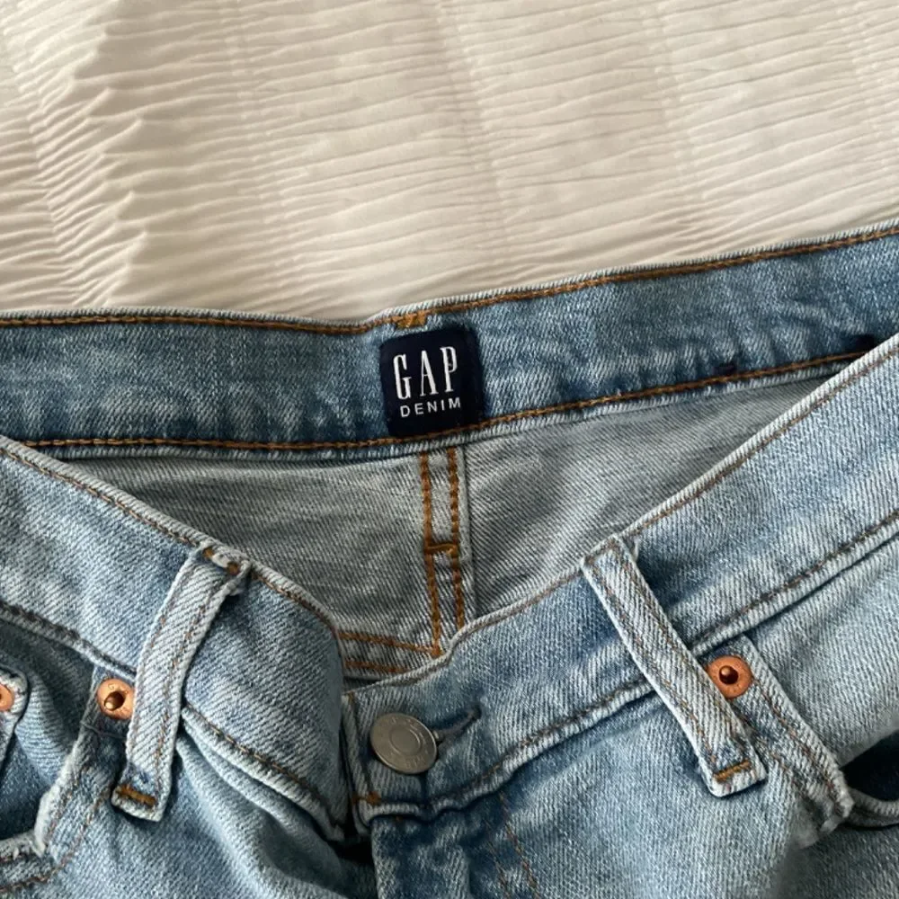 GAP Women’s Jean 3” Shorts size 29